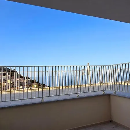 بيت للعطل Resident Albachiara, Your Oasis In كاستيلساردو