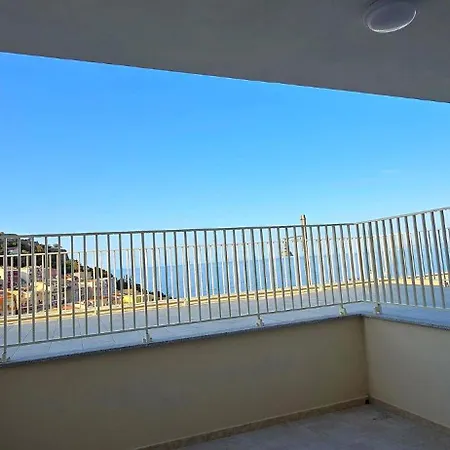 Resident Albachiara, Your Oasis In كاستيلساردو