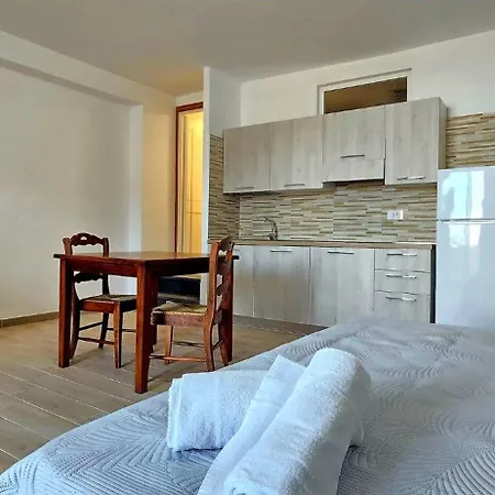Resident Albachiara, Your Oasis In كاستيلساردو