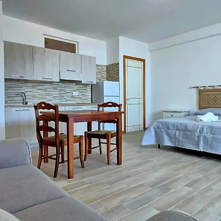 بيت للعطل Resident Albachiara, Your Oasis In كاستيلساردو