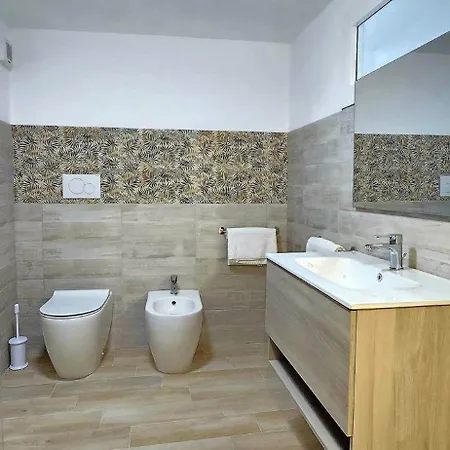 بيت للعطل Resident Albachiara, Your Oasis In كاستيلساردو